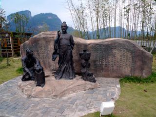 Статуя Чжу Цюаня на выставке Wuyi Mountain Tea Expo