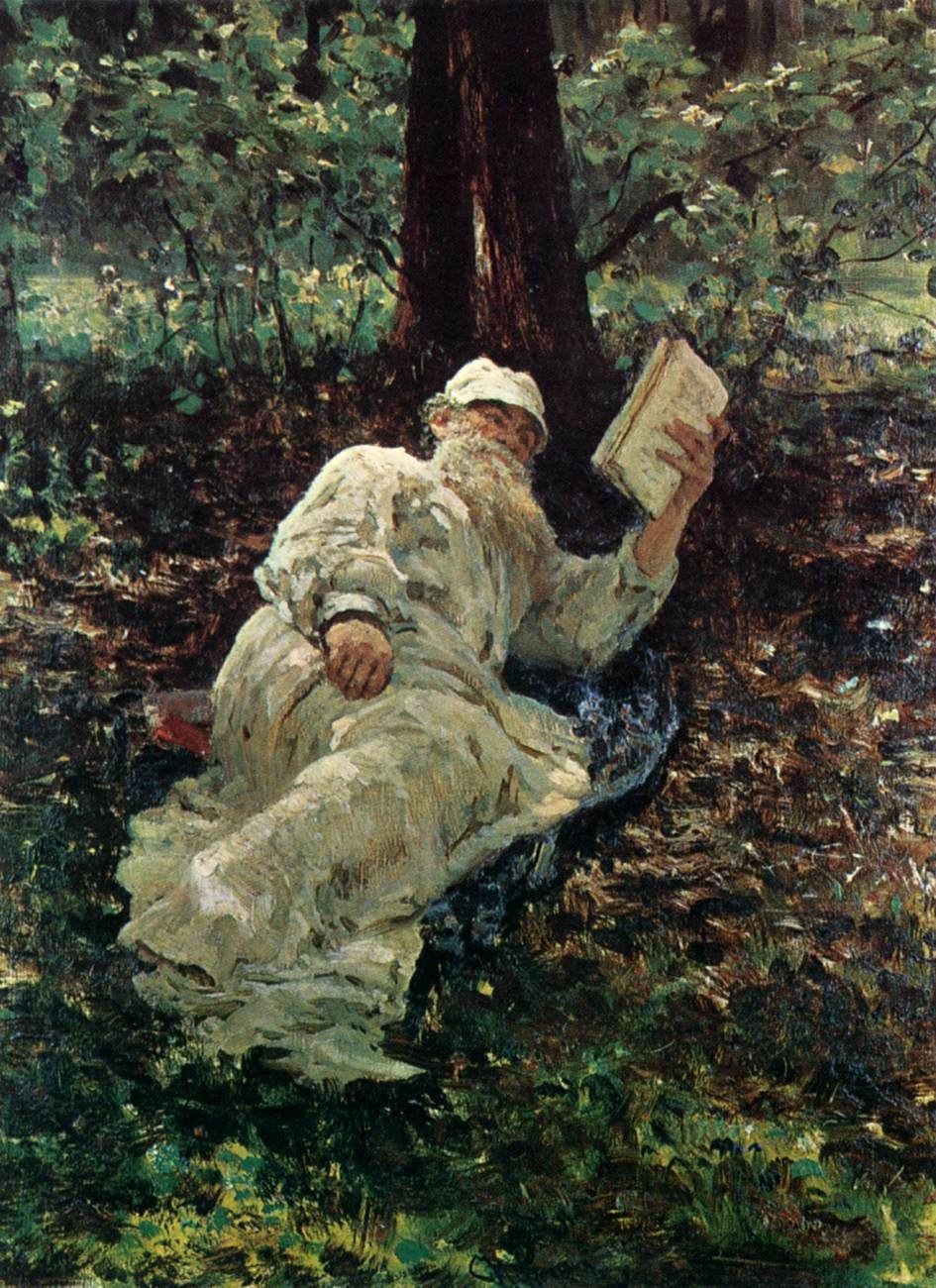 Толстой отдыхает в лесу.