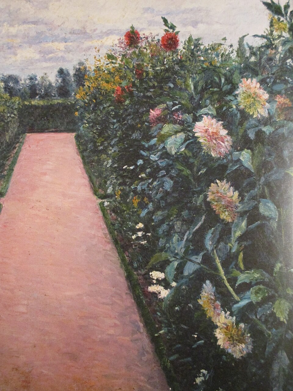 Садовая дорожка и клумба с георгинами, Petit Gennevilliers