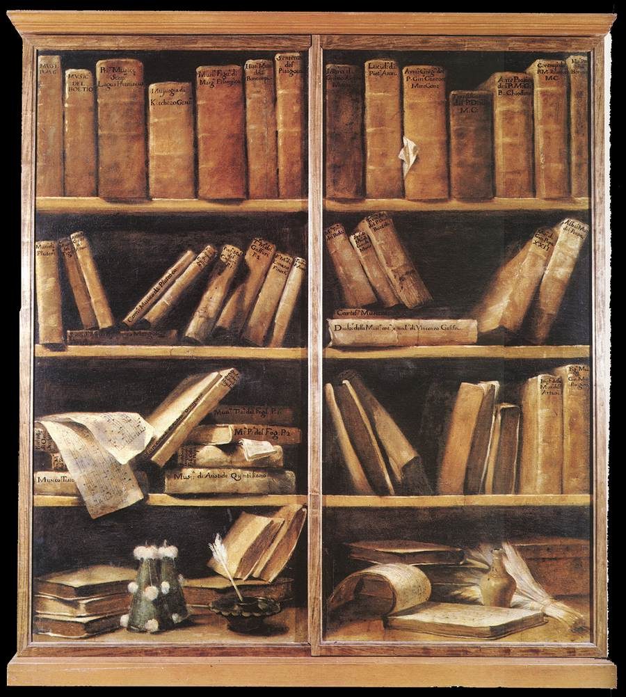 Книжные полки с нотами